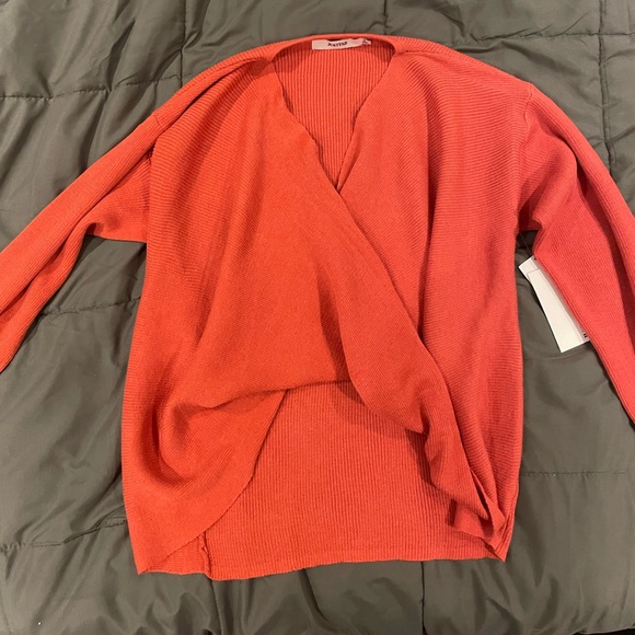 NWT JustFab Sienna Red Twist Front Deep V Sweater - Picture 4 of 12